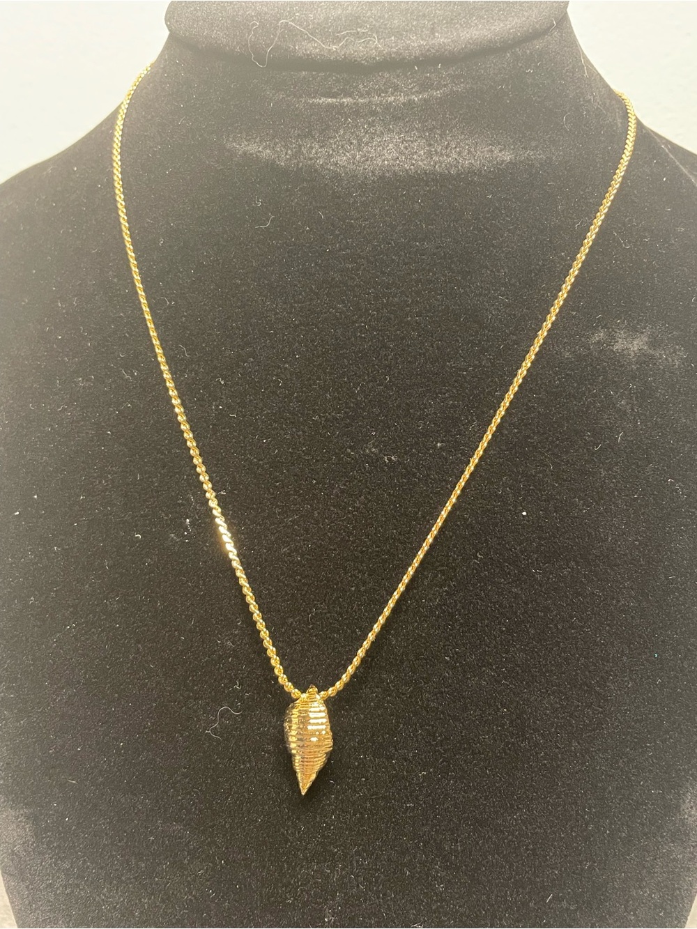 Gold Shell Pendant Necklace - Women's Jewelry